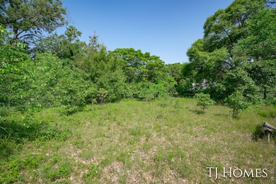 15-web-or-mls-377 E White Lk-15