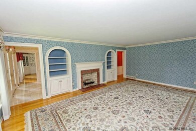 8 Edgewood Cir, Albany, NY 12204 - photo 5