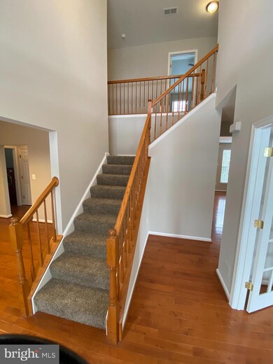 35771 Chapel Hill Ct, Round Hill, VA 20141 - photo 2