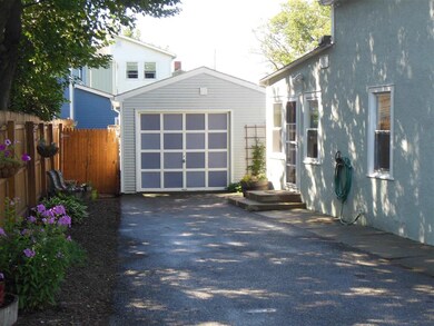 427 Manhattan Dr, Burlington, VT 05401 - photo 3