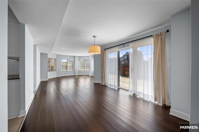 301 Ellery Ct, Edgewater, NJ 07020 - photo 2