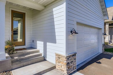 4873 127th Circle NE - MLS Sized - 010 - 03 Exterior Front Entry.jpg