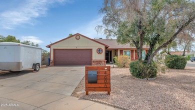 4606 W Park Ave-large-002-005-4606 W Par