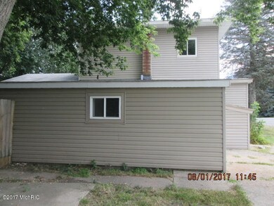 150 S Hudson St, Lowell, MI 49331 - photo 2