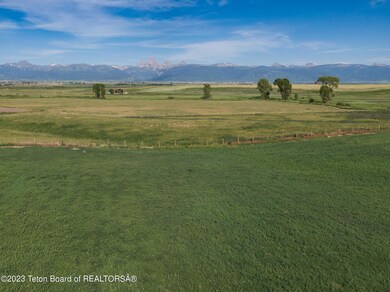 12 Aerial view to E 4