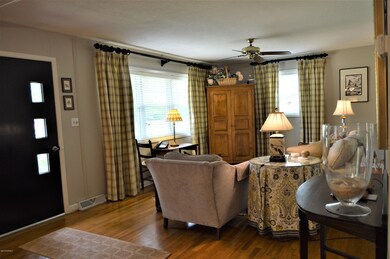 320 S Bennett St, Burgaw, NC 28425 - photo 6