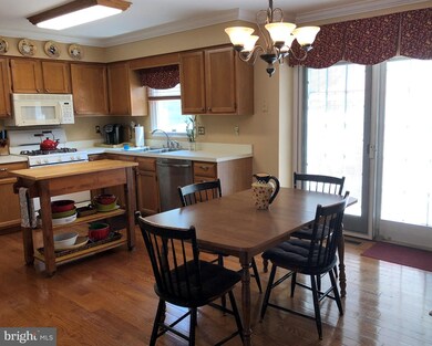 680 Highpointe Cir, Langhorne, PA 19047 - photo 6