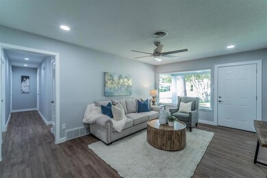 880 Russell Ln, Bedford, TX 76022 - photo 3