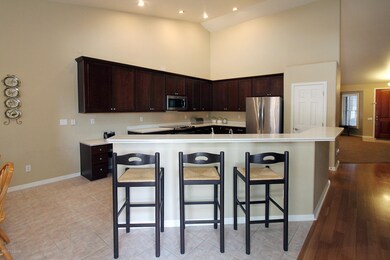 Kitchen w/Breakfast Bar