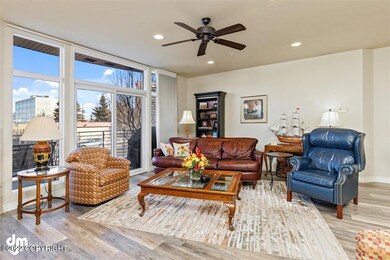 06-Living Room 20220322-DW-9739