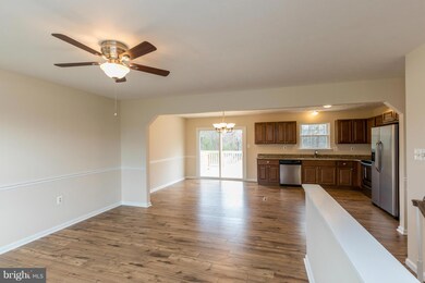 29520 Jennifer Dr, Mechanicsville, MD 20659 - photo 2