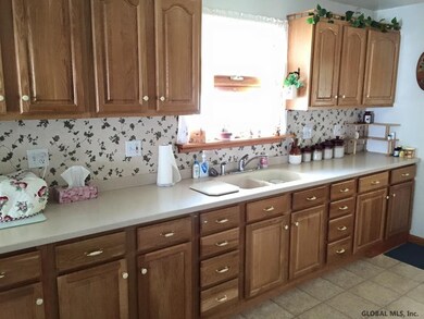 36 121st St, Troy, NY 12182 - photo 4