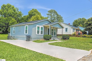 210 Mc Dowell St, Laurens, SC 29360 - photo 3