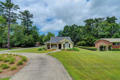 321 S Bennett St, Burgaw, NC 28425 - photo 2