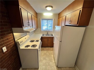 1606 W Northwest Blvd unit C, Winston-Salem, NC 27104 - photo 6