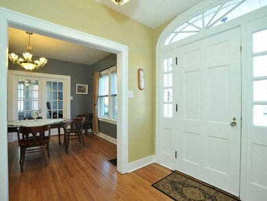 Entry/Foyer.