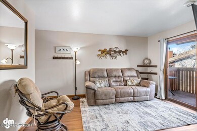 06-Living Room_SLS_-8075