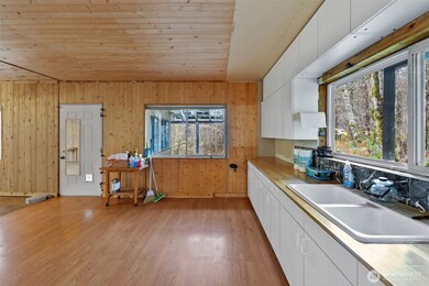 15411 Alder Mashell Rd E, Eatonville, WA 98328 - photo 5