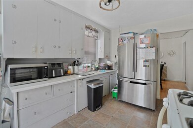 72 Clay St, Central Falls, RI 02863 - photo 4