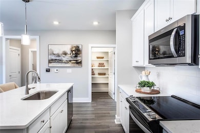 Kitchen featuring tasteful backsplash, an island w