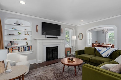 1501 E Walnut St-15
