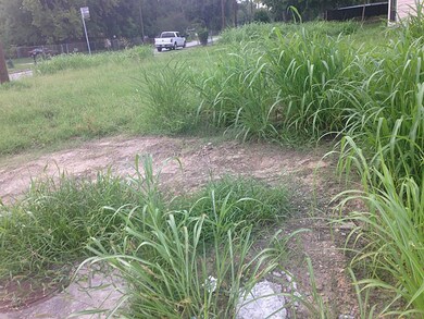 890 Chas Ln, Houston, TX 77091 - photo 2