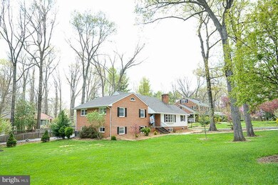 8901 Southwick St, Fairfax, VA 22031 - photo 2