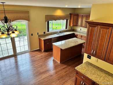 466 Ivy Ln, Troy, MI 48098 - photo 4