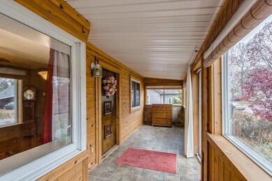 Entry & 3 Season Room