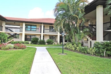 FRONT EXTERIOR COURTYARD