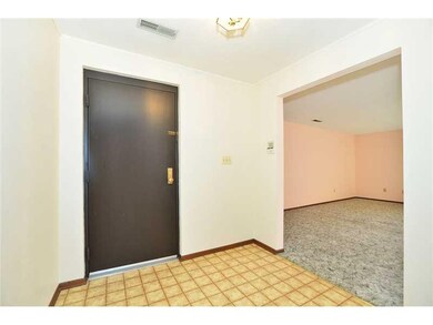 Entry/Foyer.