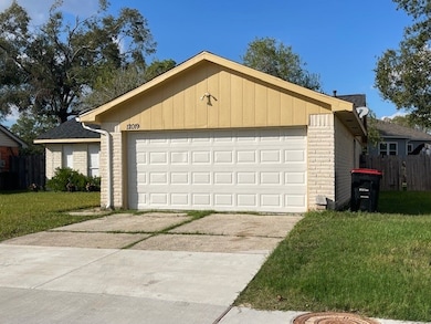 12019 Kings Grove Dr, Houston, TX 77044 - photo 2