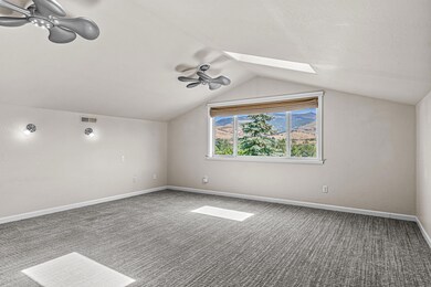 380 Hemlock Ln, Ashland, OR 97520