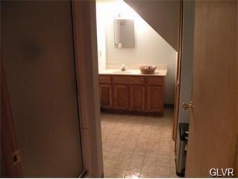 4967 Buckeye Rd, Emmaus, PA 18049 - photo 2