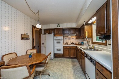 576 Buckeye Dr, Sheffield Lake, OH 44054 - photo 7