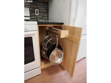 614 E 8th St, the Dalles, OR 97058 - photo 5