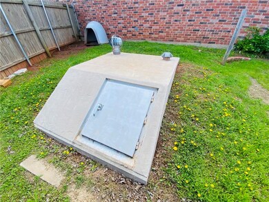 1131 NE 9th Ct, Moore, OK 73160 - photo 2