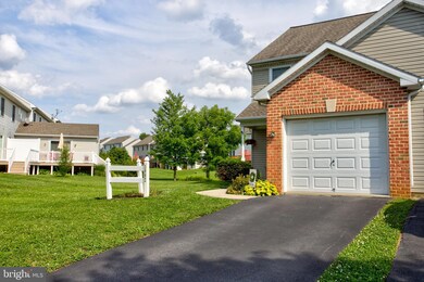 3992 Parkside Ct, Mount Joy, PA 17552 - photo 4