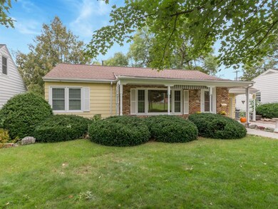 141 21st St NW, Cedar Rapids, IA 52405 - photo 2