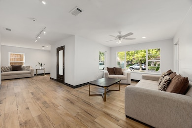 4521 Maple St, Bellaire, TX 77401 - photo 2