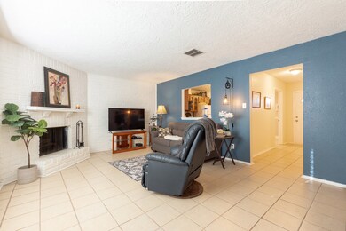 4014 Laura Leigh Dr unit 4014, Friendswood, TX 77546 - photo 6