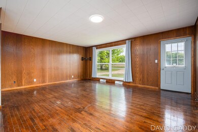 8-web-or-mls-9081 E Baker-8