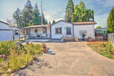 1014 Idle Ct, Grants Pass, OR 97527 - photo 2