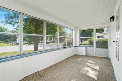 1015 Franklin St, Center Point, IA 52213 - photo 2