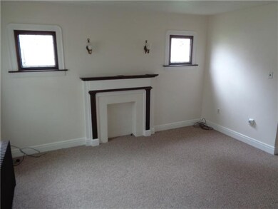 LIVING ROOM W/DEC FIREPLACE