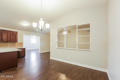 004-photo-dining-room-8776605