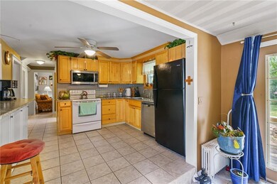 204 Harmony Ct, Warwick, RI 02889 - photo 4