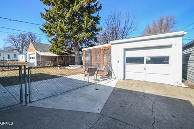 Garage/Screened-in Porch