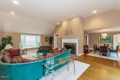 008-LivingRoom-979100-mls