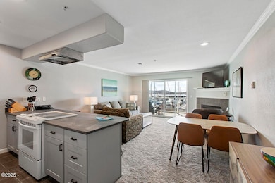 890 SE Bay Blvd Unit 8 (int)_09